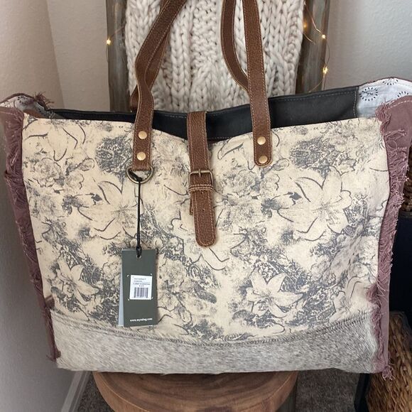 - Myra Bag Floweret Weekender Bag - Picture 1 of 10